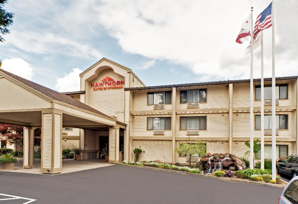 Hawthorn Hotel 3*